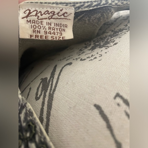 Magic Green Midi Dress with Buttoned Style and Spaghetti Straps - Picture 7 of 7